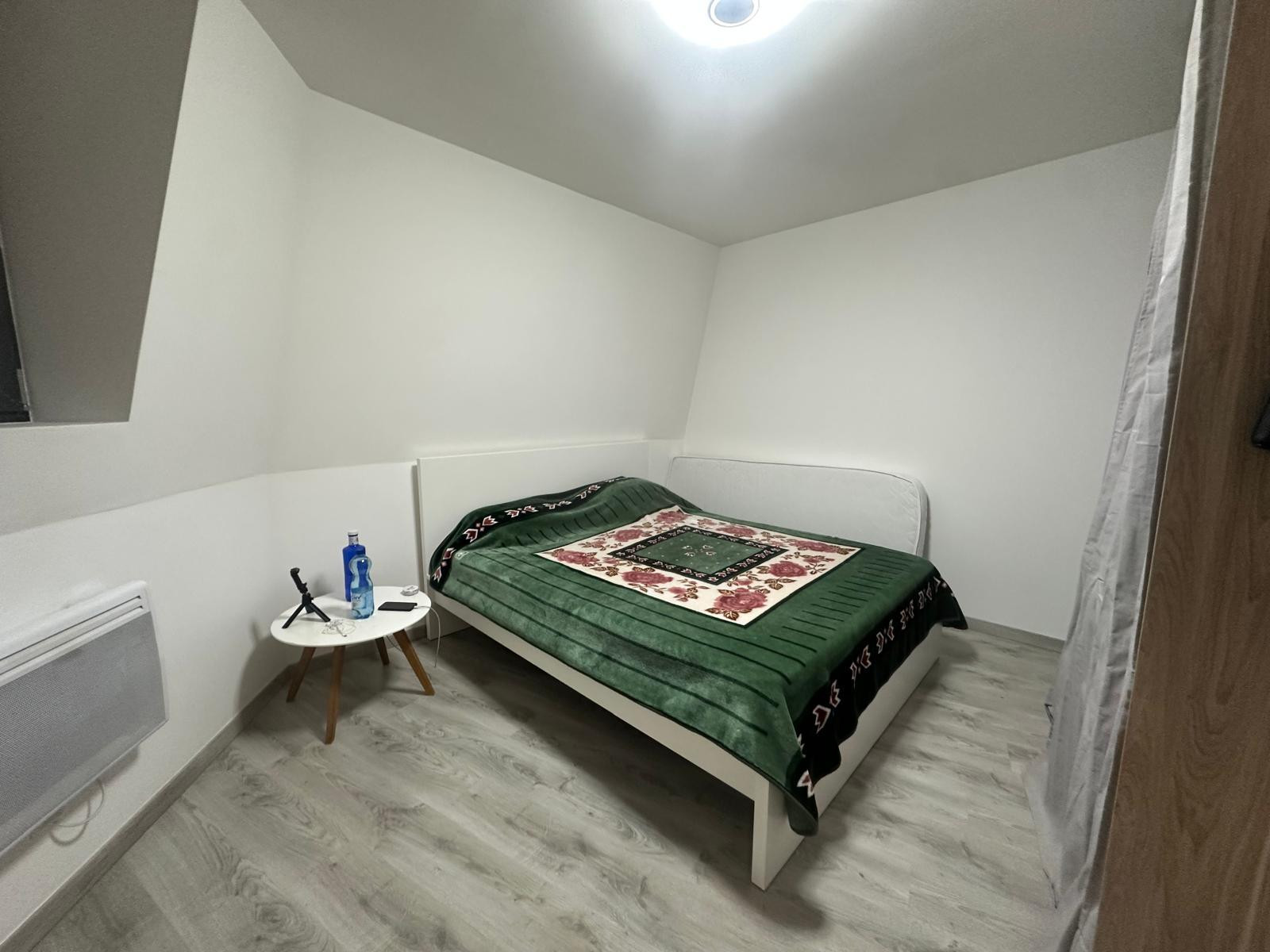 
                                                Location
                                                 Studio meublé plein sud rénové de 39 m²