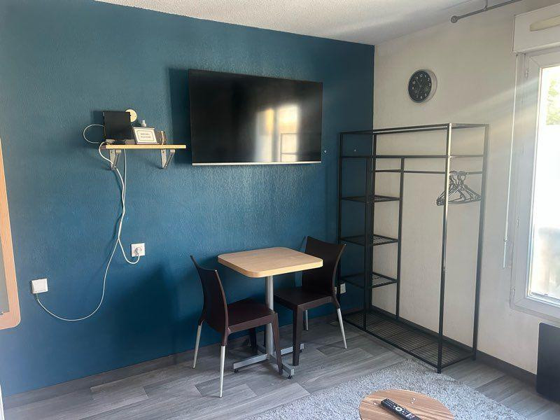 
                                                Location
                                                 Studio meublé pour étudiants