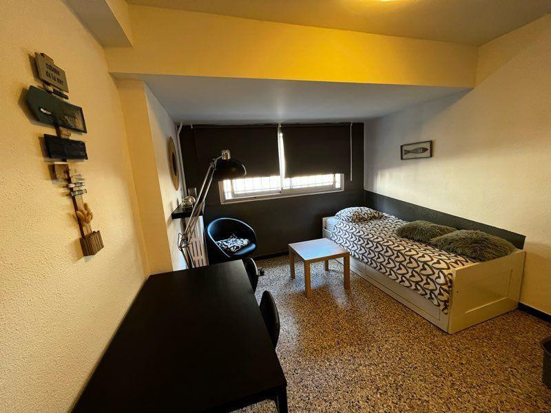 
                                                Location
                                                 Studio meublé Prado Borely