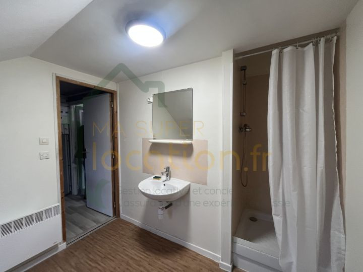 
                                                Location
                                                 Studio meublé proche Champs Elysées