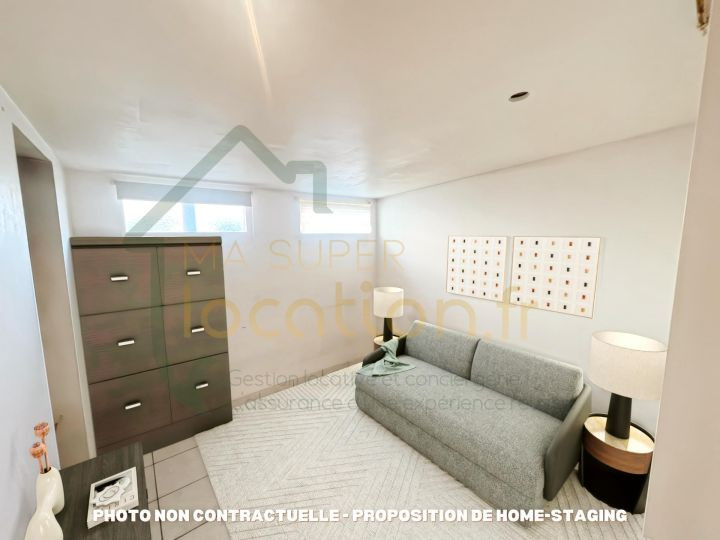 
                                                Location
                                                 Studio meublé proche de la gare de Saint-Quentin