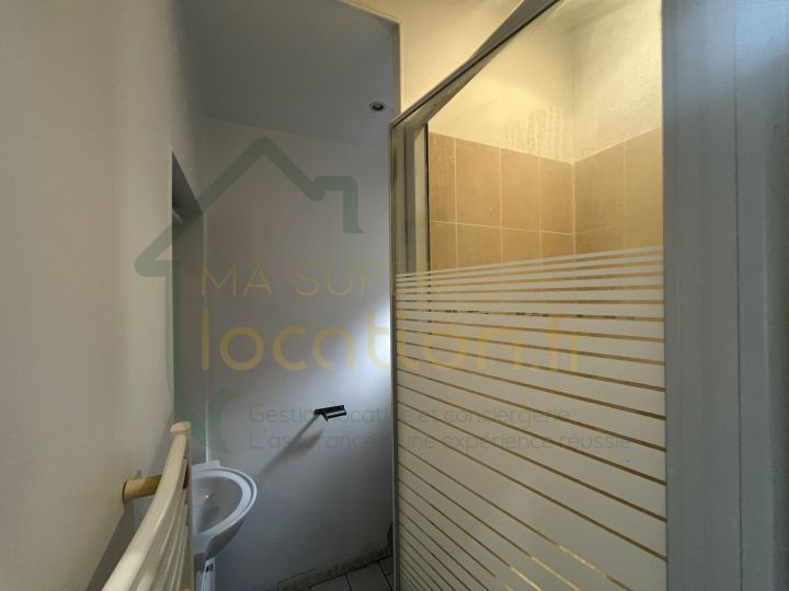 
                                                Location
                                                 Studio meublé, proche des commodités à deux pas du Centre-VIlle de SAINT-QUENTIN