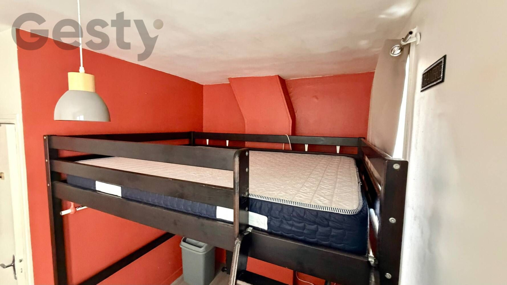 
                                                Location
                                                 Studio meublé proche métro Château Rouge
