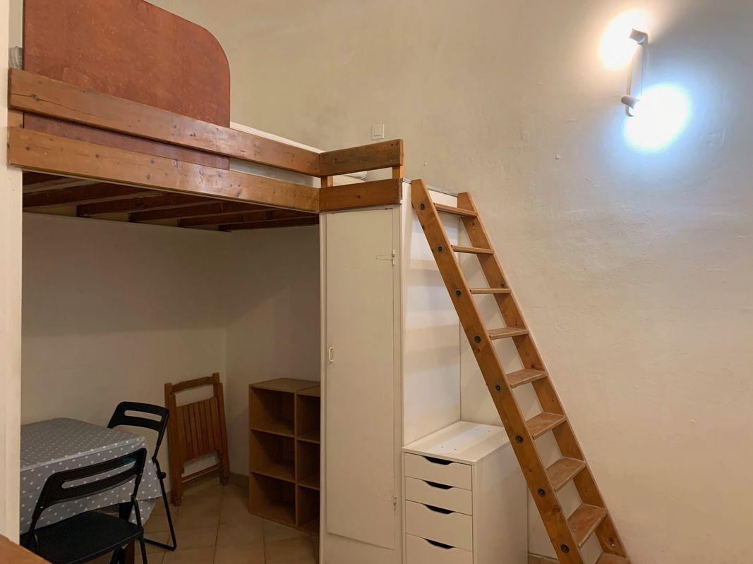 
                                                Location
                                                 STUDIO MEUBLE Qtier Mairie-P de Justice Aix centre