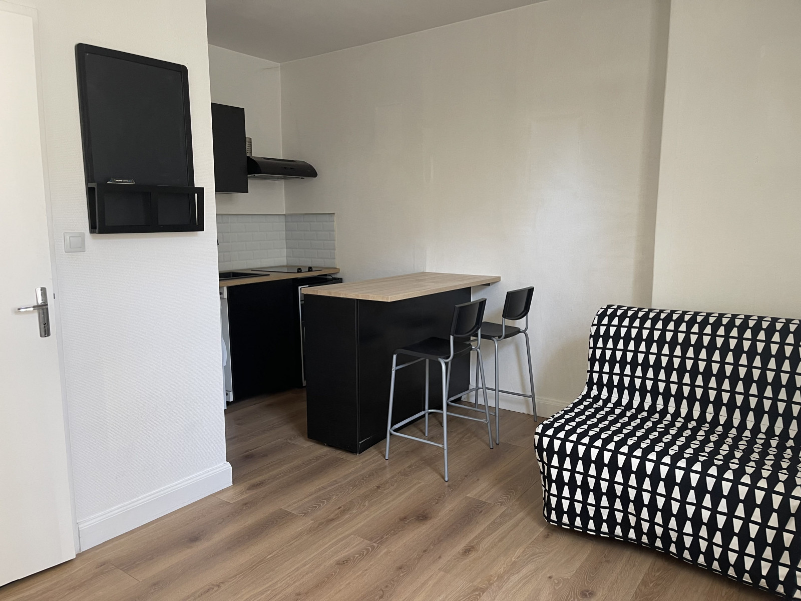 
                                                Vente
                                                 STUDIO MEUBLE QUARTIER DES HALLES