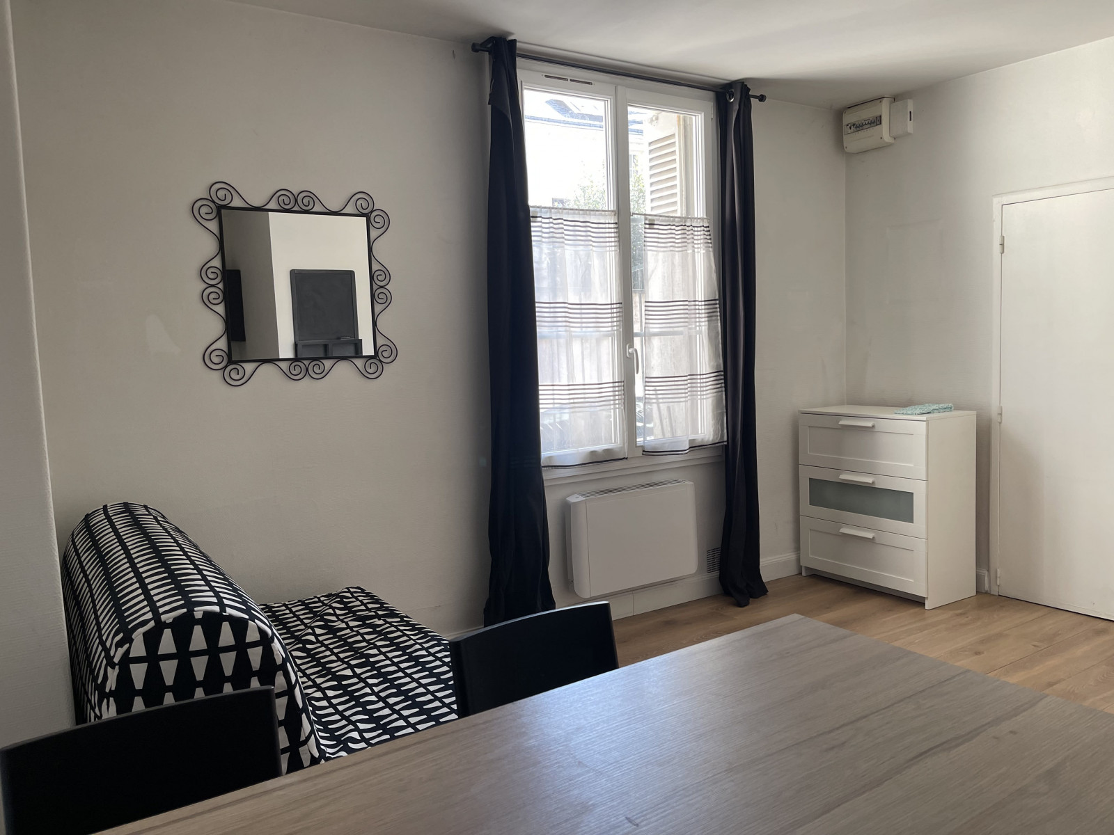 
                                                Vente
                                                 STUDIO MEUBLE QUARTIER DES HALLES