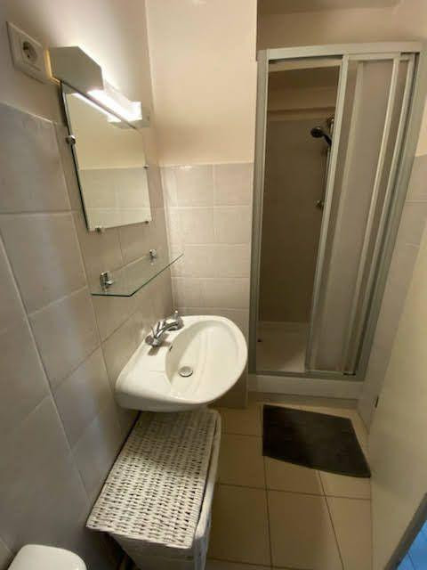 
                                                Location
                                                 STUDIO MEUBLE QUARTIER HENRIVILLE