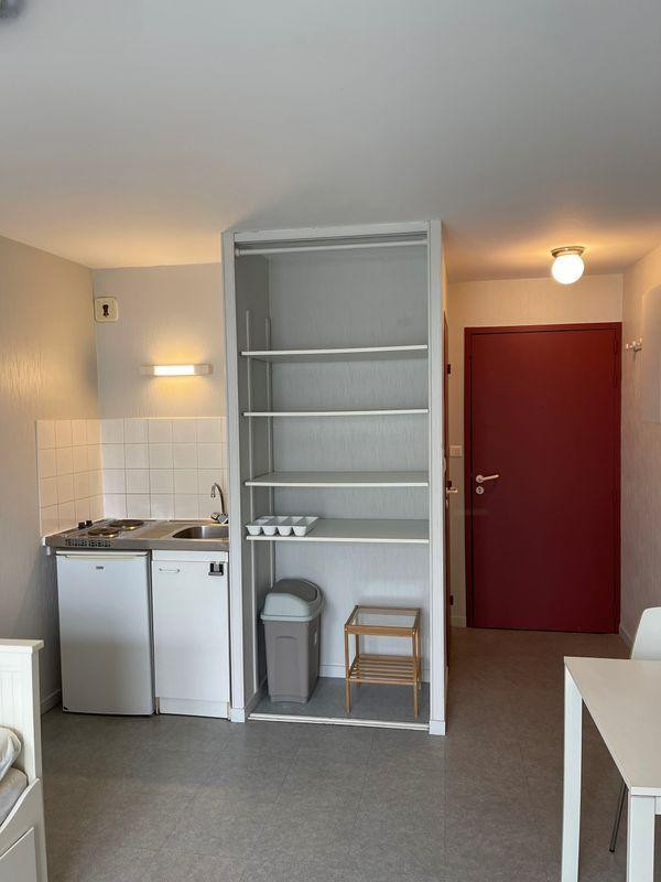 
                                                Location
                                                 Studio meublé récent a louer
