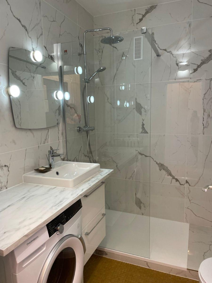 
                                                Location
                                                 Studio meublé refait à neuf