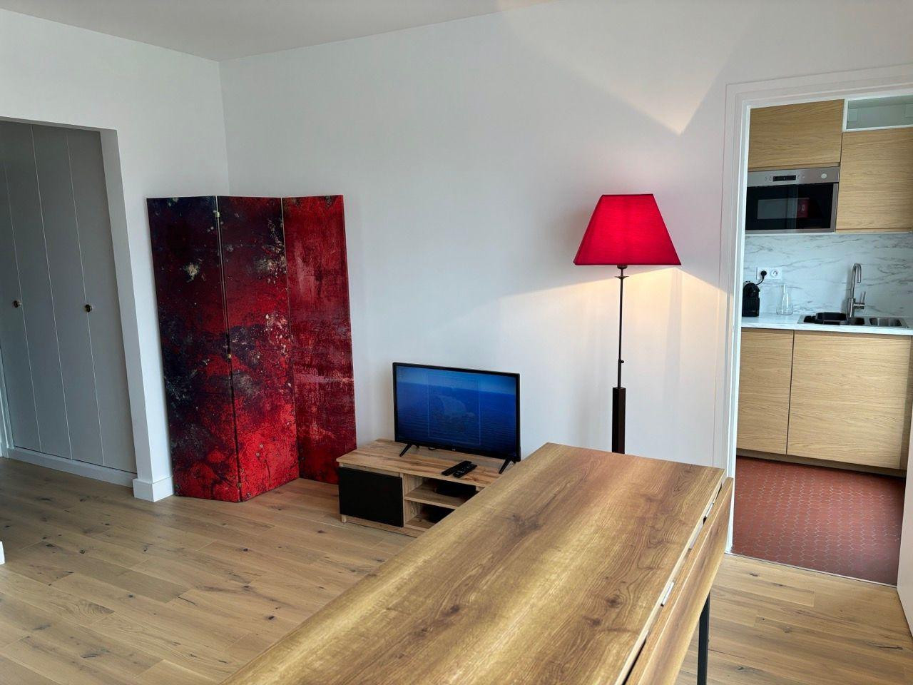 
                                                Location
                                                 Studio meublé refait à neuf