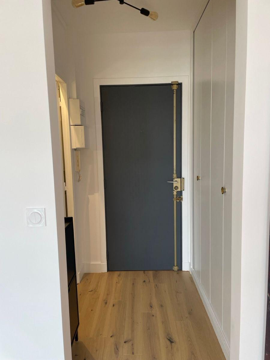 
                                                Location
                                                 Studio meublé refait à neuf