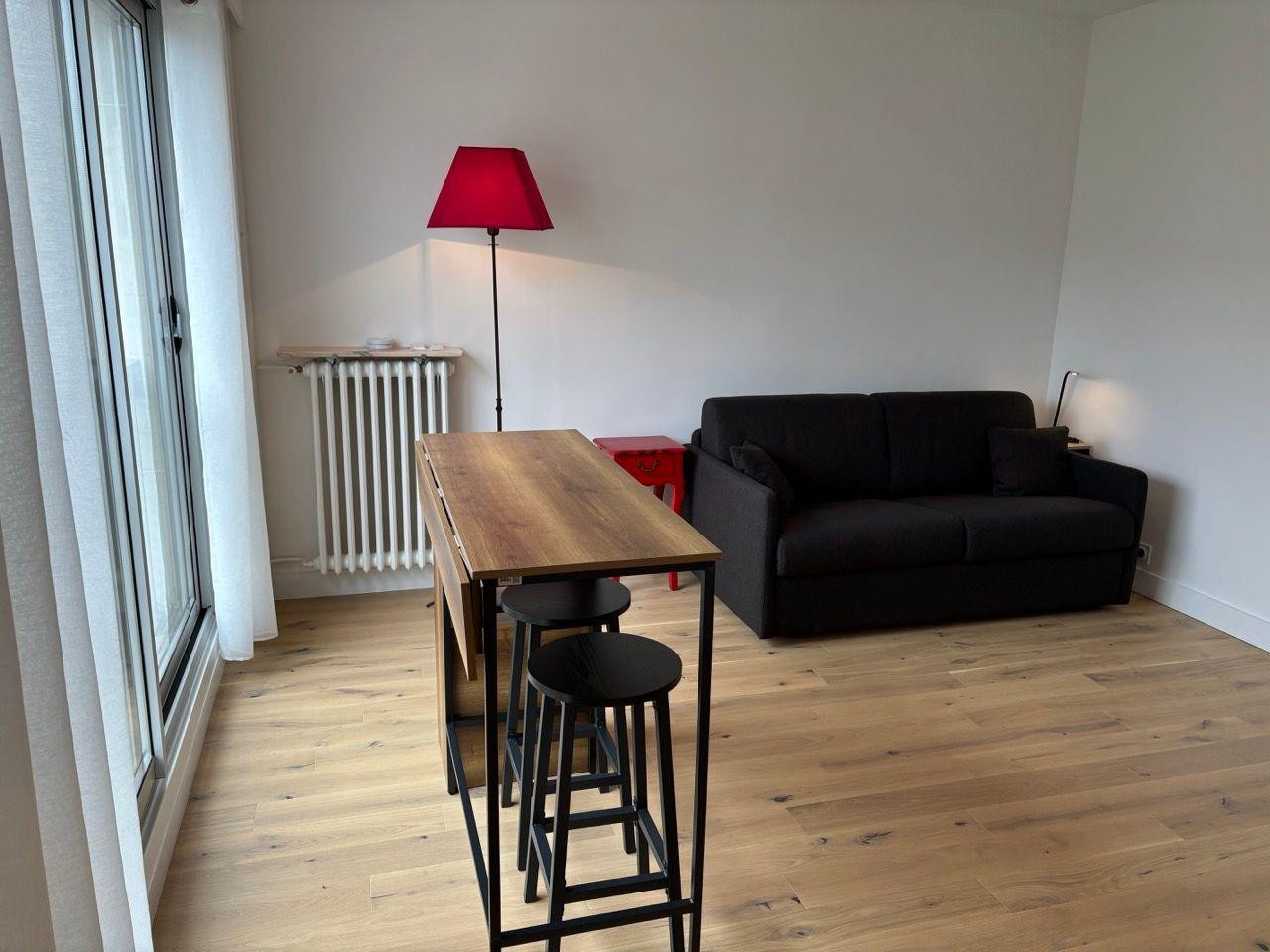 
                                                Location
                                                 Studio meublé refait à neuf