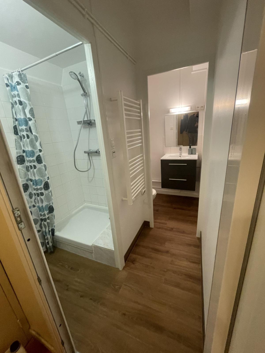 
                                                Location
                                                 Studio Meublé refait à neuf
