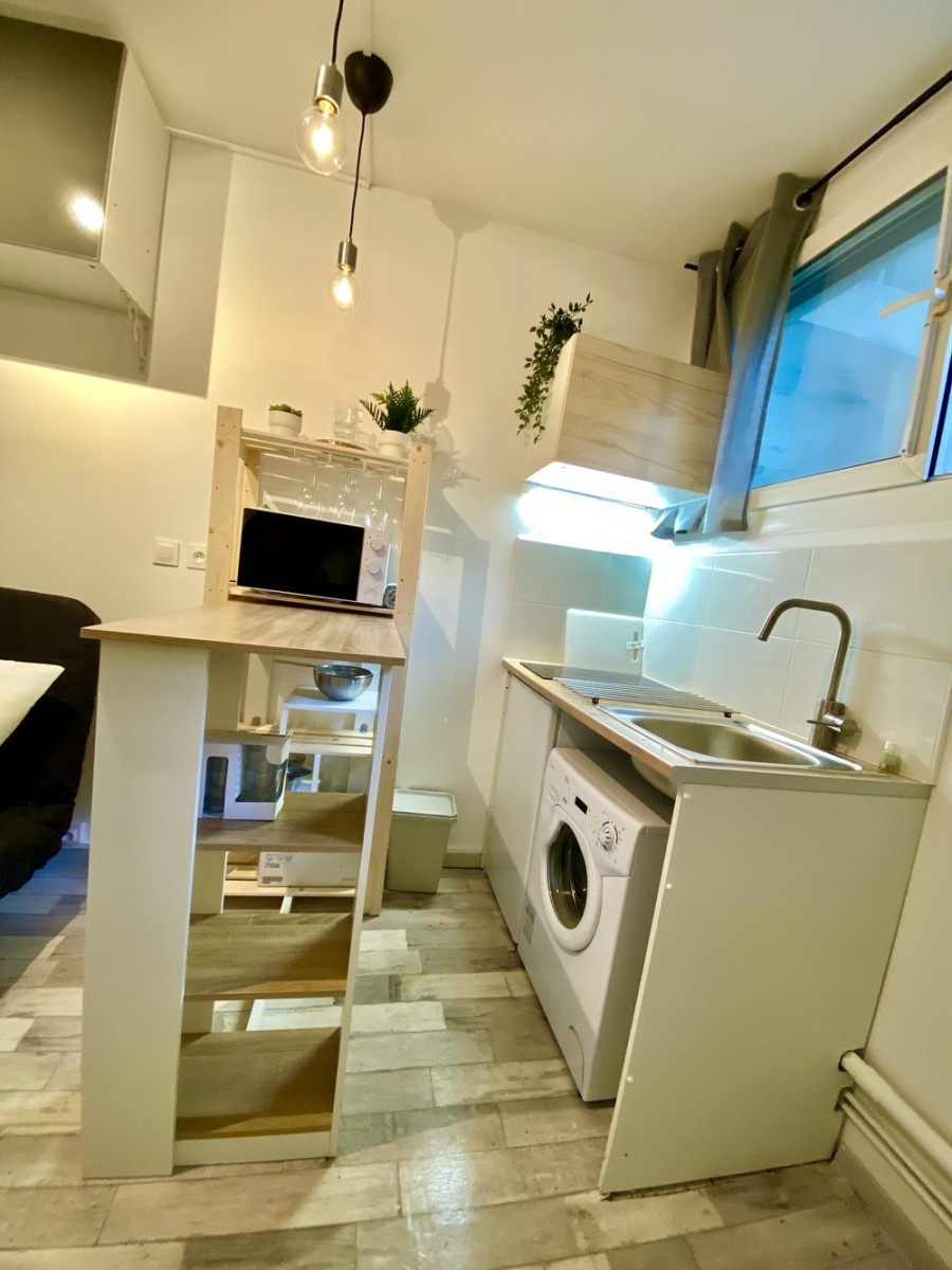 
                                                Location
                                                 Studio meublé, refait à neuf proche gare