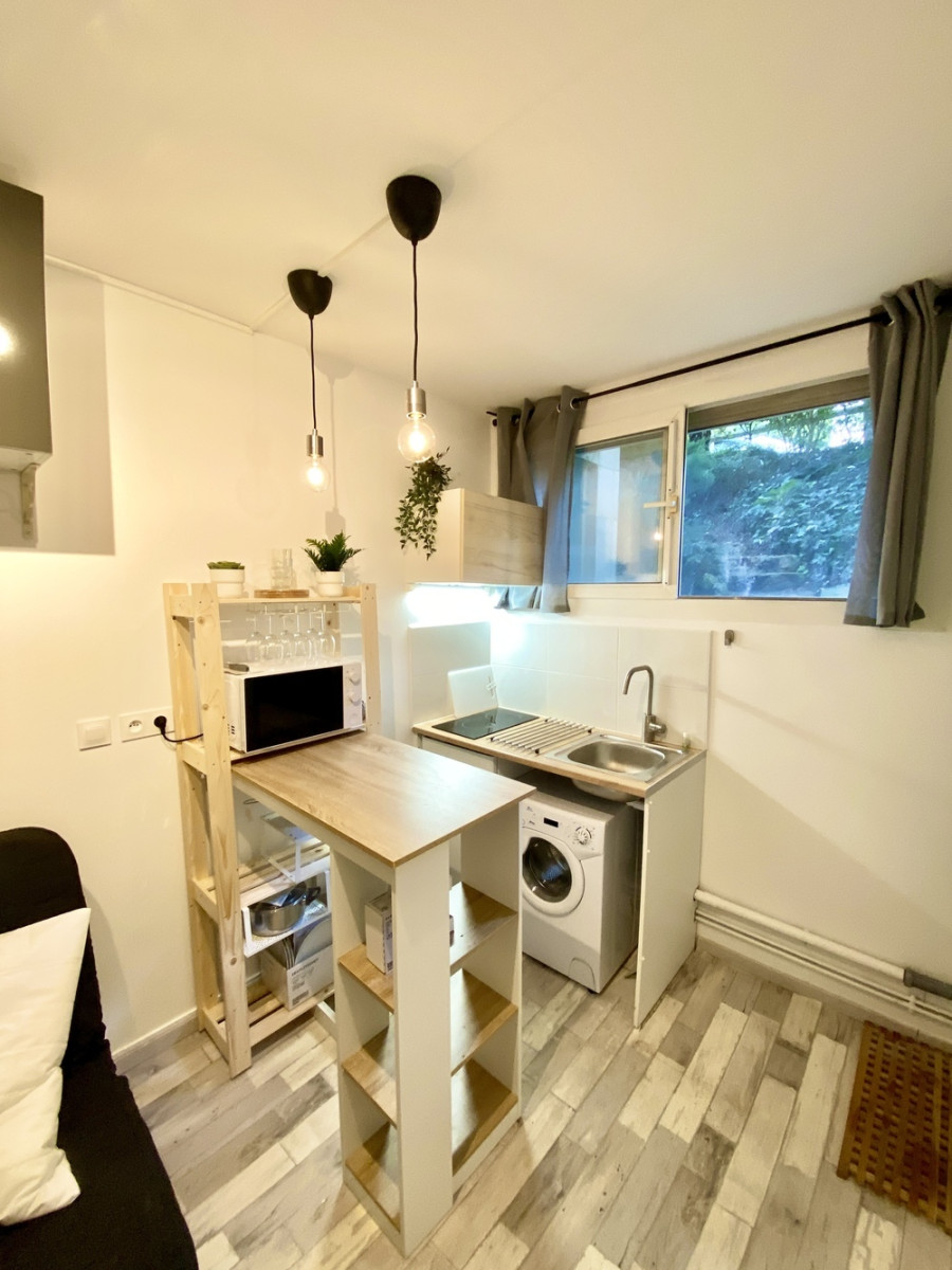 
                                                Location
                                                 Studio meublé, refait à neuf proche gare