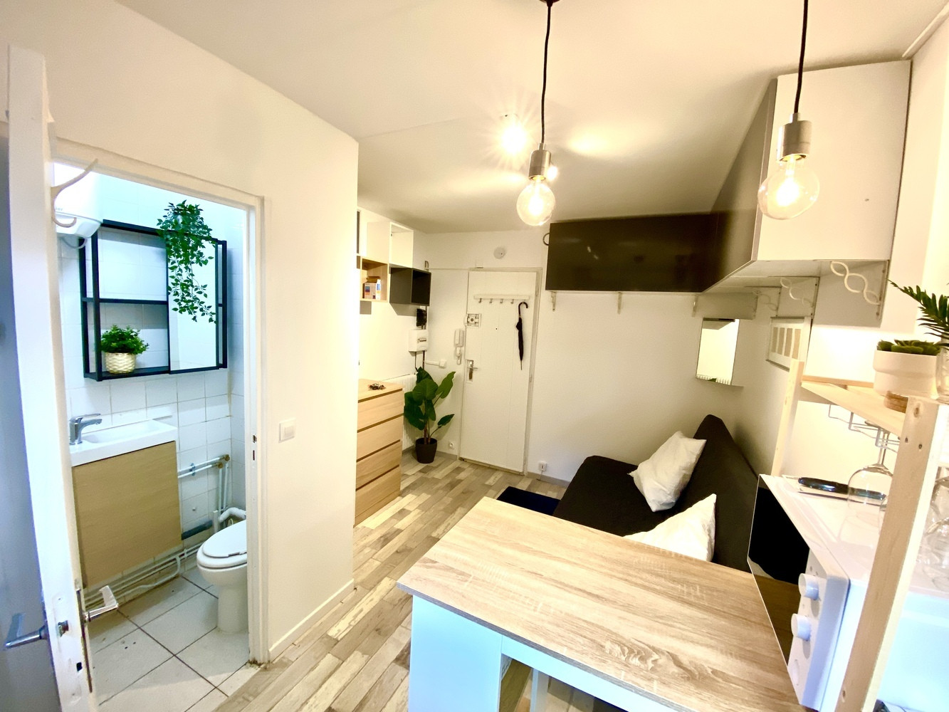 
                                                Location
                                                 Studio meublé, refait à neuf proche gare