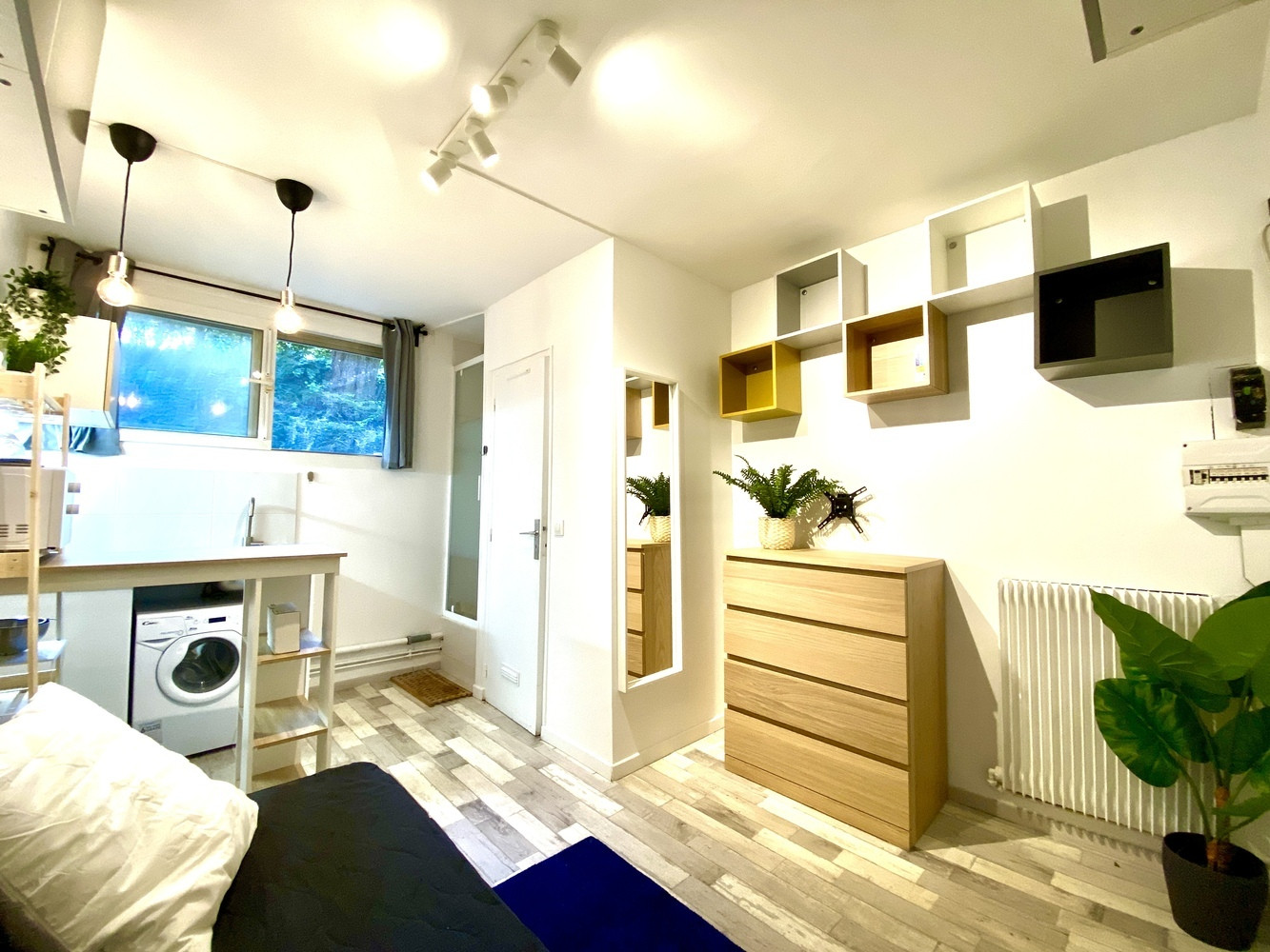
                                                Location
                                                 Studio meublé, refait à neuf proche gare