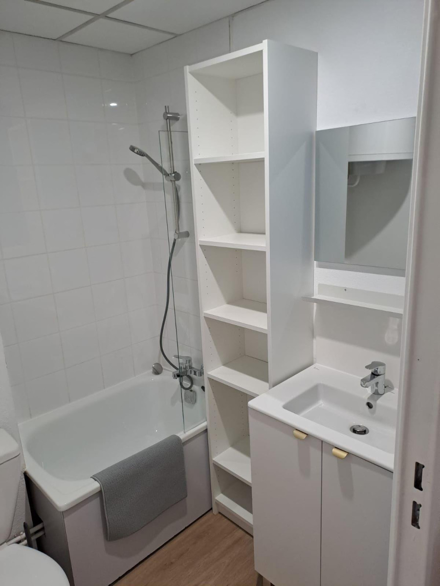 
                                                Location
                                                 Studio meublé refait à neuf- Saxe Gambetta