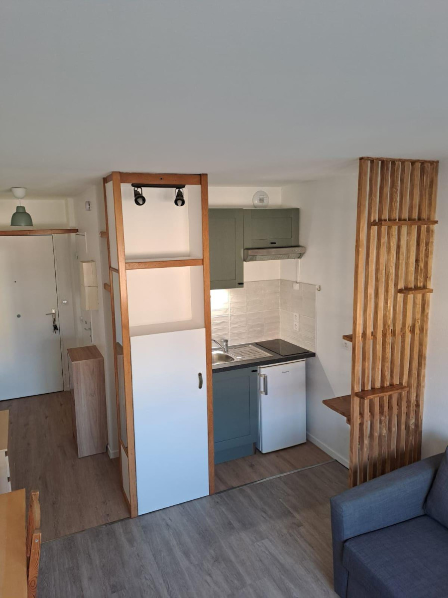 
                                                Location
                                                 Studio meublé refait à neuf- Saxe Gambetta