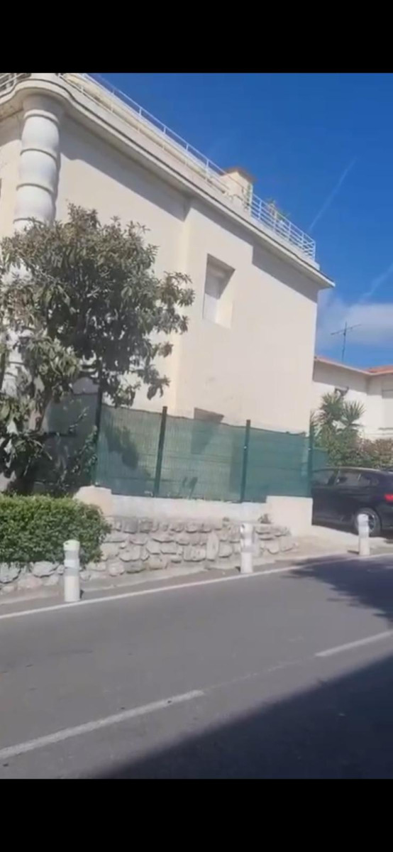 
                                                Location
                                                 Studio meublé refait à neuf terrasse centre ville