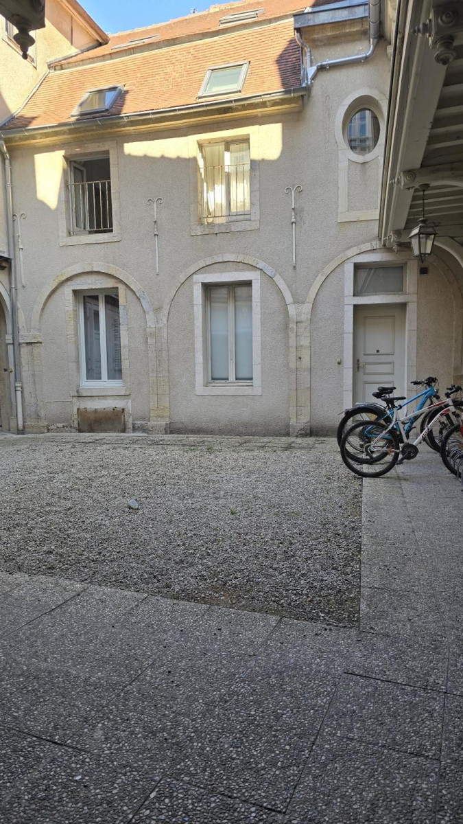 
                                                Location
                                                 Studio meublé rénové – 14 m², Climatisation, Dijon