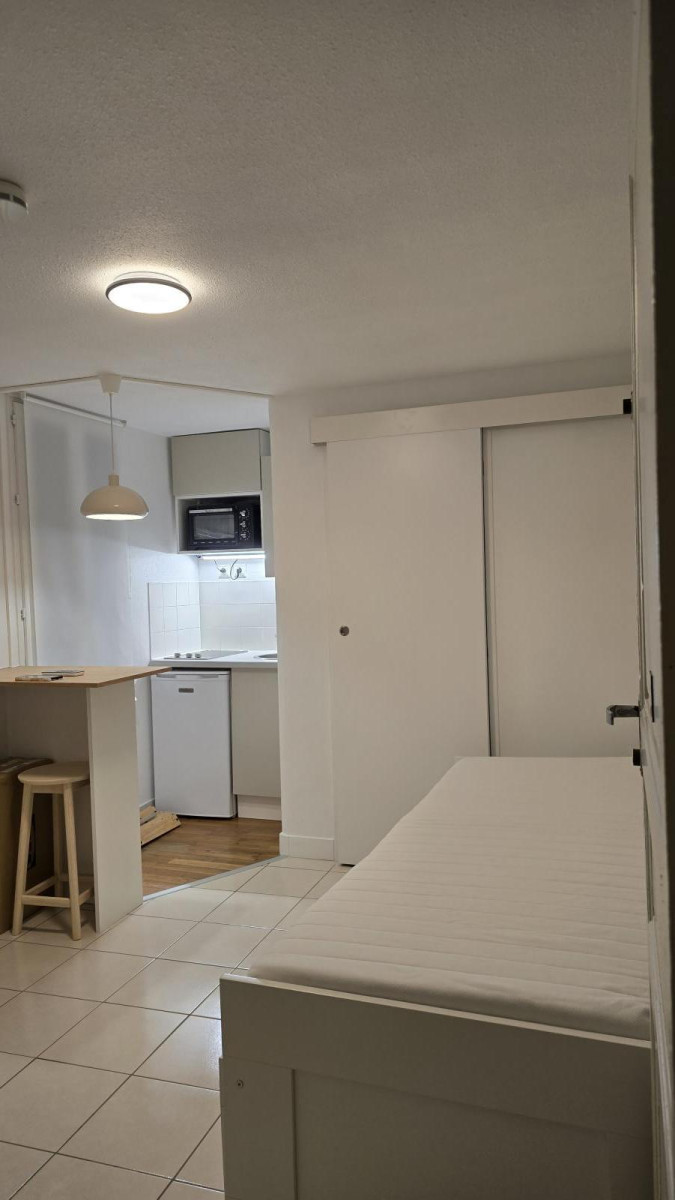 
                                                Location
                                                 Studio meublé rénové – 14 m², Climatisation, Dijon