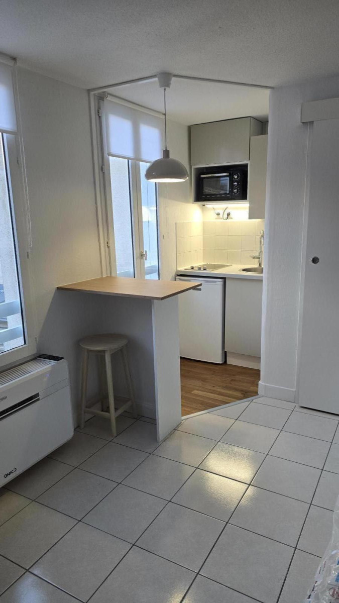 
                                                Location
                                                 Studio meublé rénové – 14 m², Climatisation, Dijon