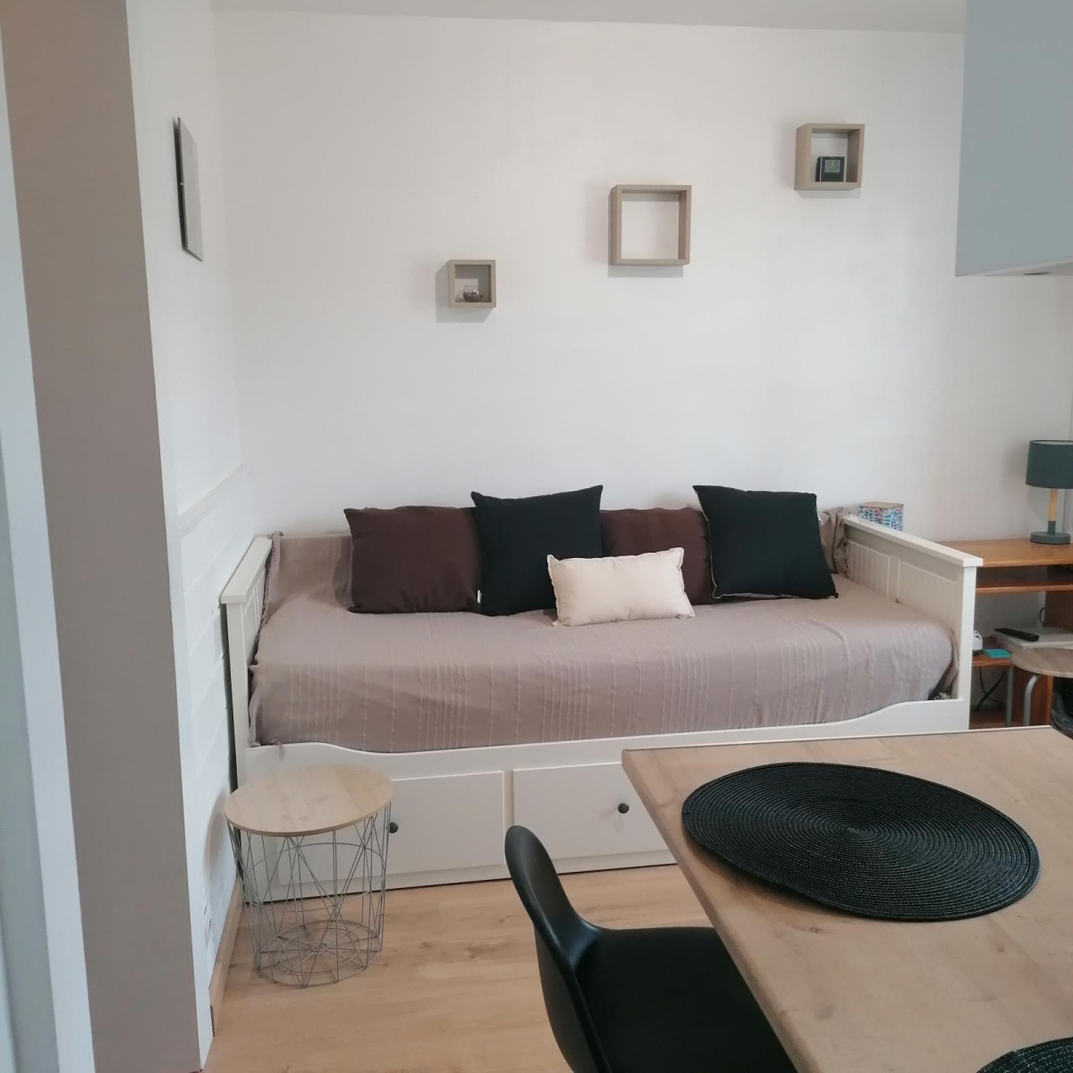 
                                                Location
                                                 Studio meublé rénové 18 m²  Calme – Tout équipé