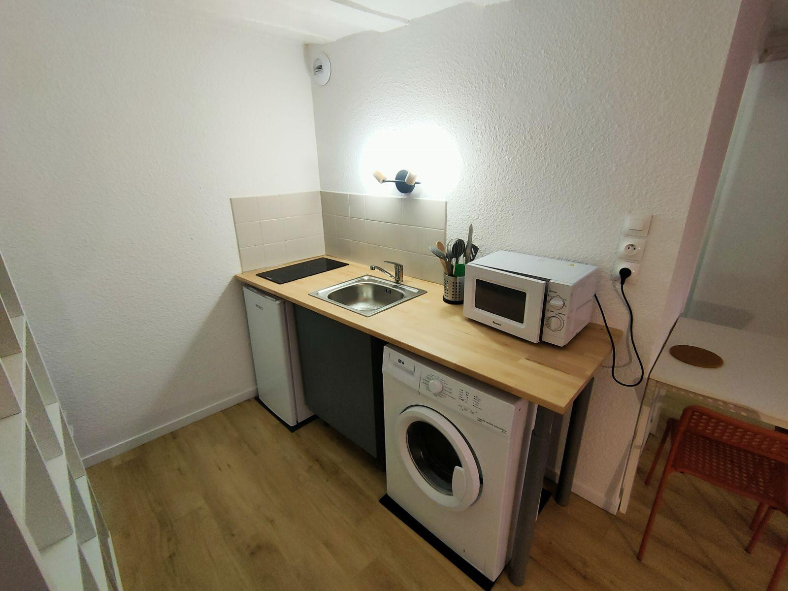 
                                                Location
                                                 Studio meublé rénové 21m2 hypercentre