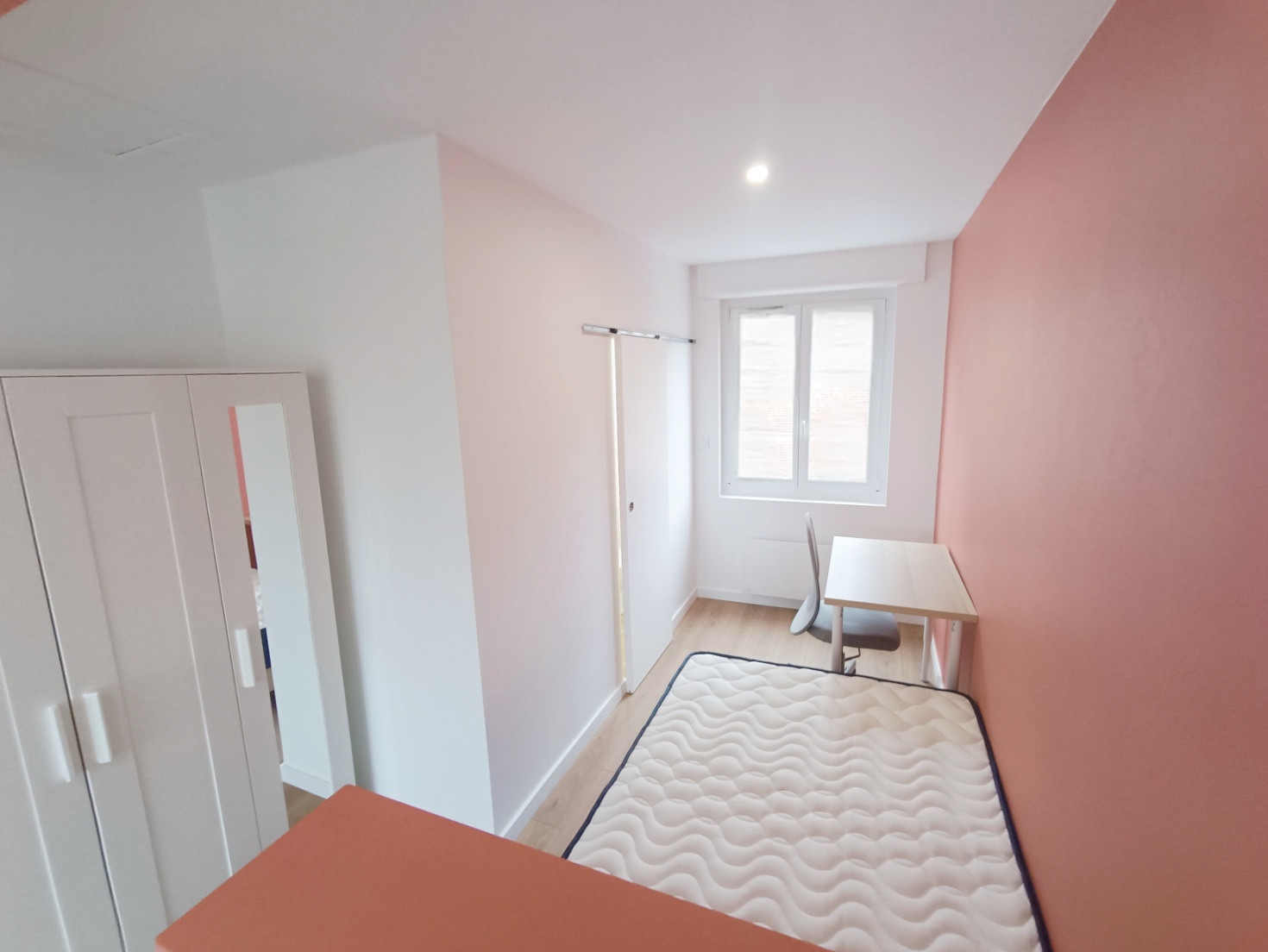 
                                                Location
                                                 Studio meublé rénové 22,96 m2 proche IUT