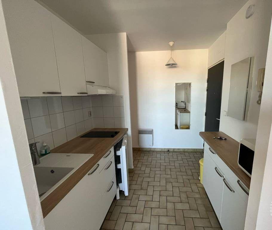 
                                                Location
                                                 Studio meublé rénové 33 m² avec terrasse de 7m²
