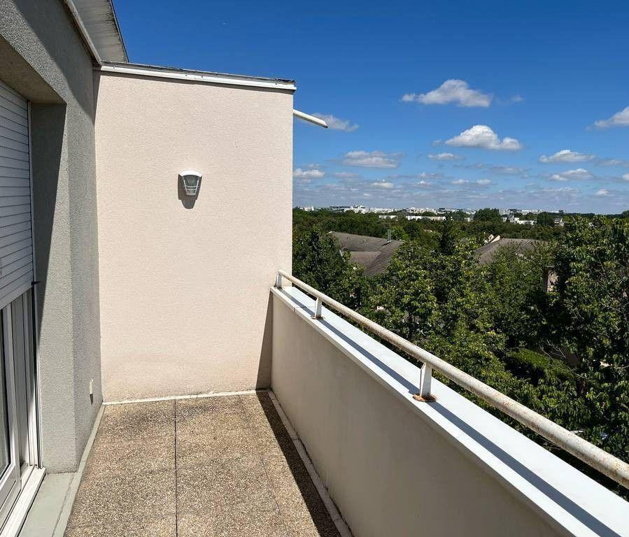 
                                                Location
                                                 Studio meublé rénové 33 m² avec terrasse de 7m²