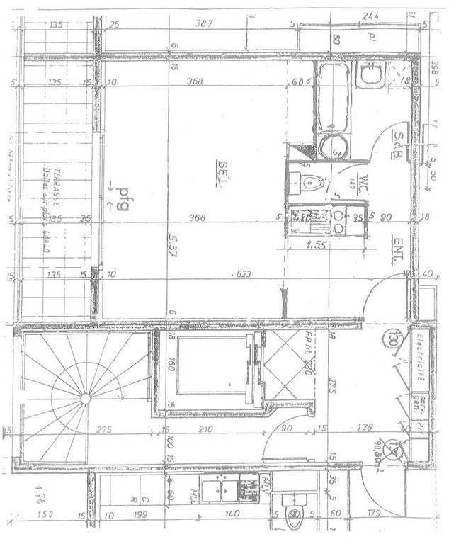 
                                                Location
                                                 Studio meublé rénové 33 m² avec terrasse de 7m²