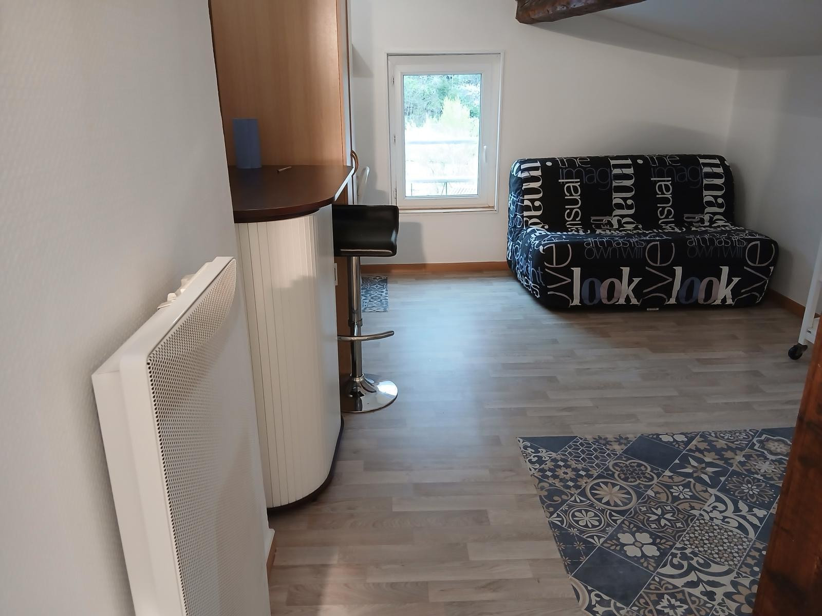 
                                                Location
                                                 Studio meublé renové