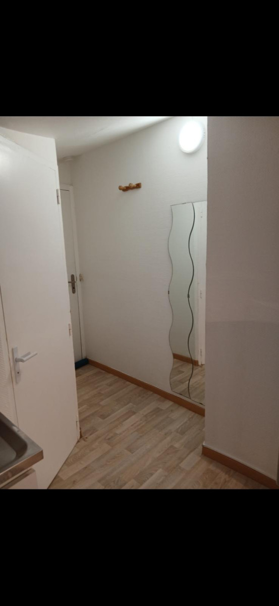 
                                                Location
                                                 Studio meublé renové