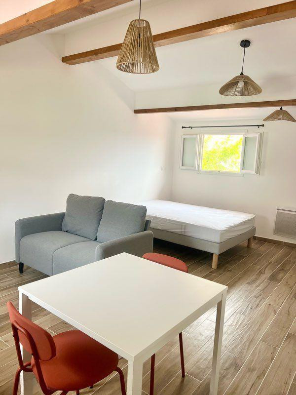 
                                                Location
                                                 Studio meublé rénové