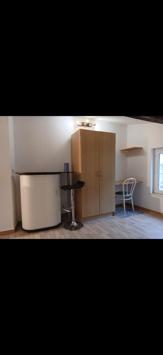 
                                                Location
                                                 Studio meublé renové