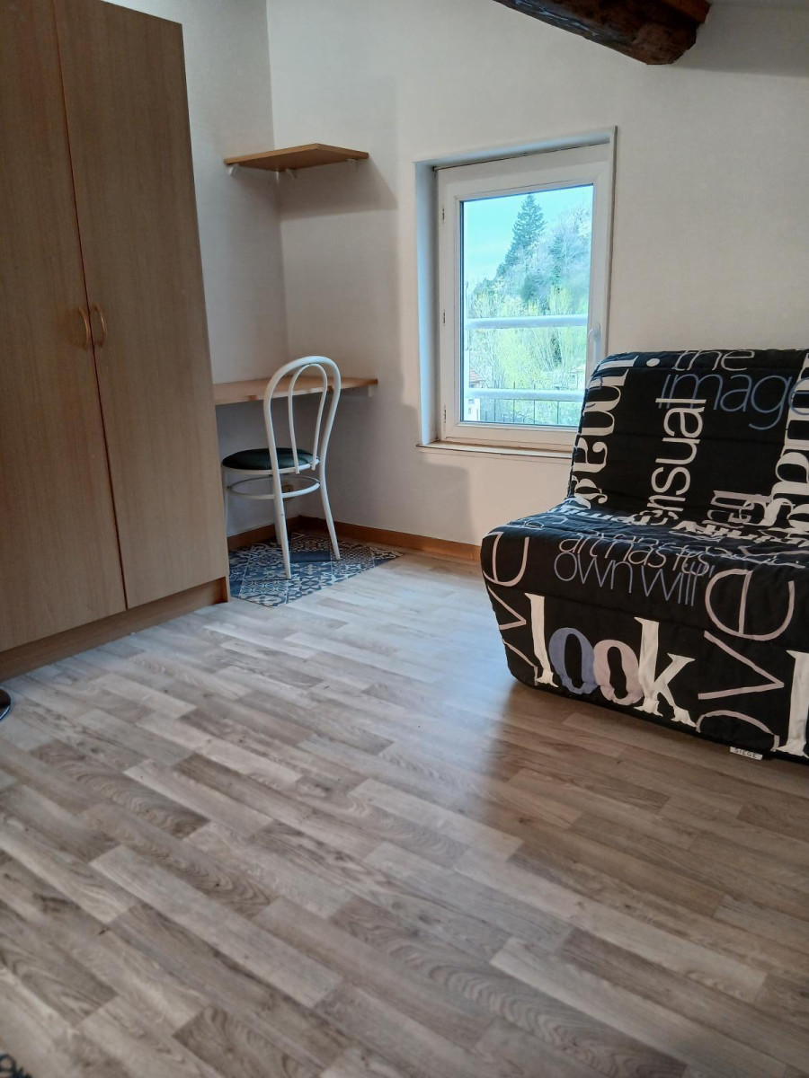 
                                                Location
                                                 Studio meublé renové