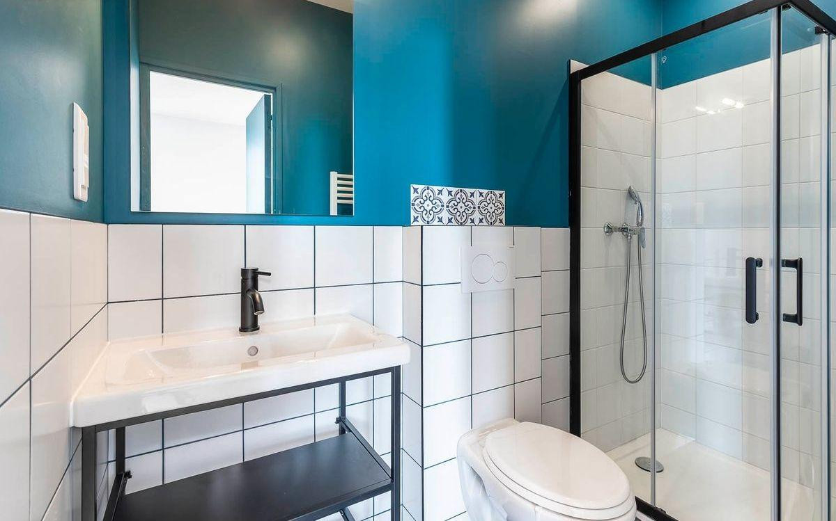 
                                                Location
                                                 Studio meublé rénové avec terrasse Bail mobilité