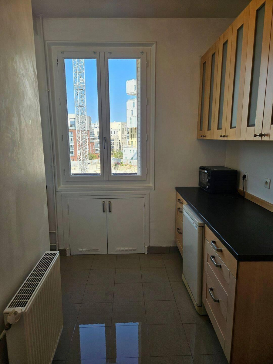 
                                                Location
                                                 Studio meublé rénové de 22 m² avec petit balcon