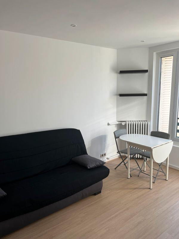
                                                Location
                                                 Studio meublé rénové en dernier étage - Courbevoie