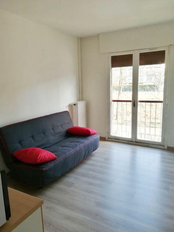 
                                                Location
                                                 Studio meublé RER A Fontenay sous Bois