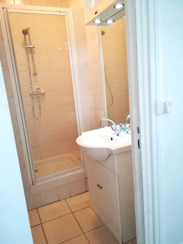 
                                                Location
                                                 Studio meublé RER A Fontenay sous Bois