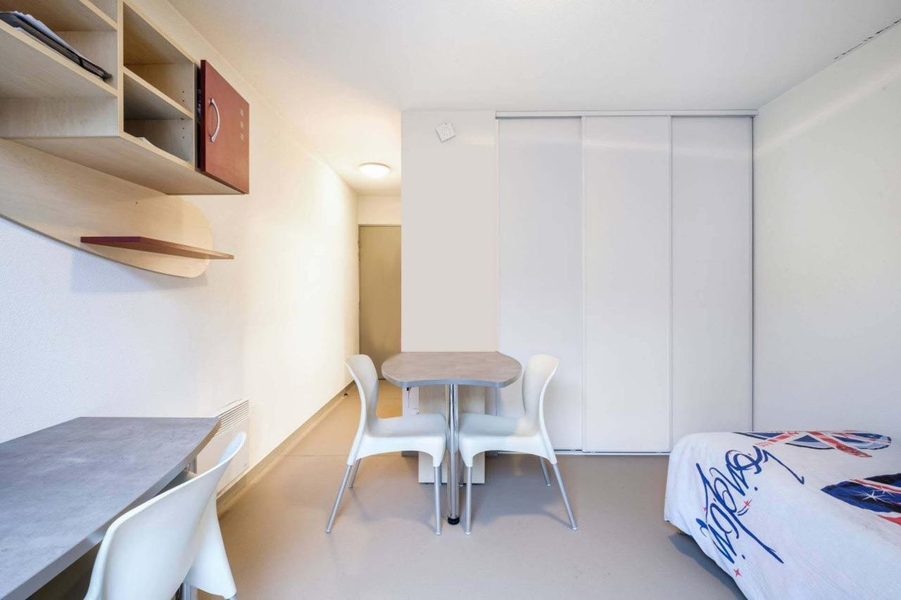 
                                                Location
                                                 Studio meublé - résidence étudiante
