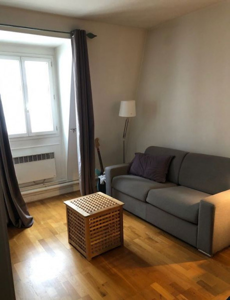 
                                                Location
                                                 Studio meublé rue de l'Université - Paris 7e