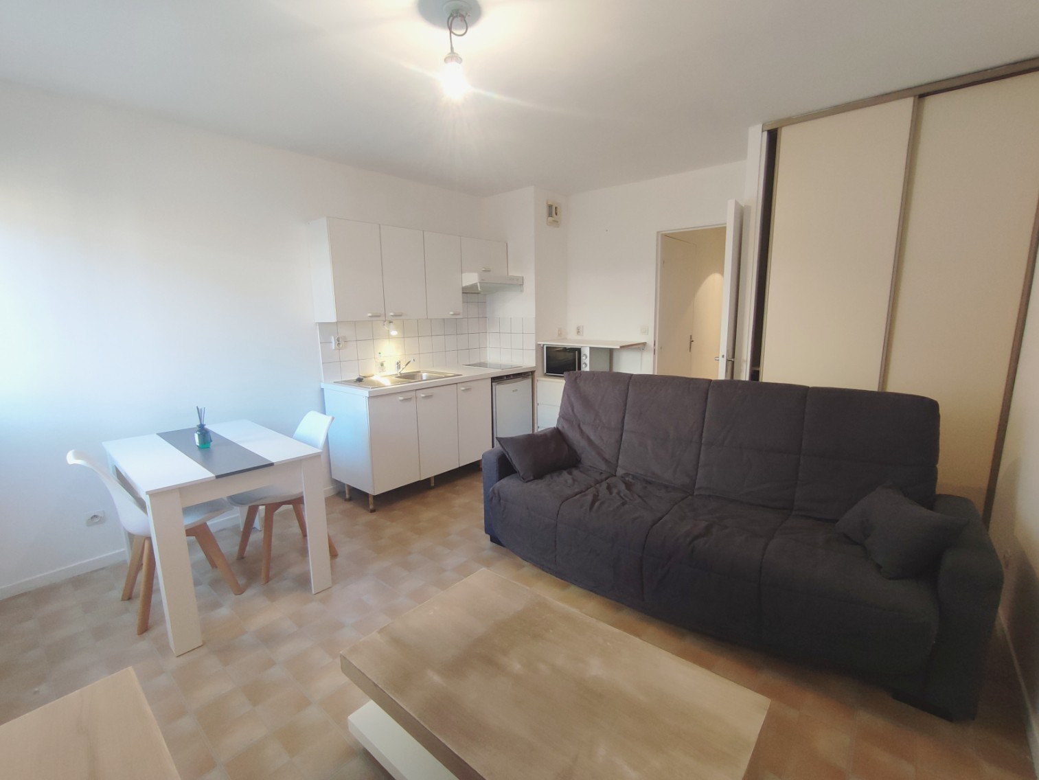 
                                                Location
                                                 Studio meublé rue des Jacobins AMIENS