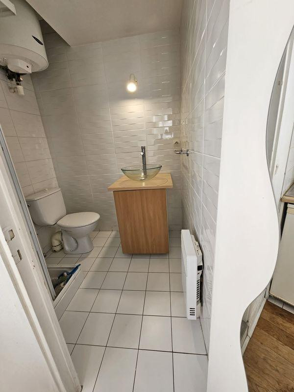 
                                                Location
                                                 Studio meublé, rue du commerce, paris 15eme