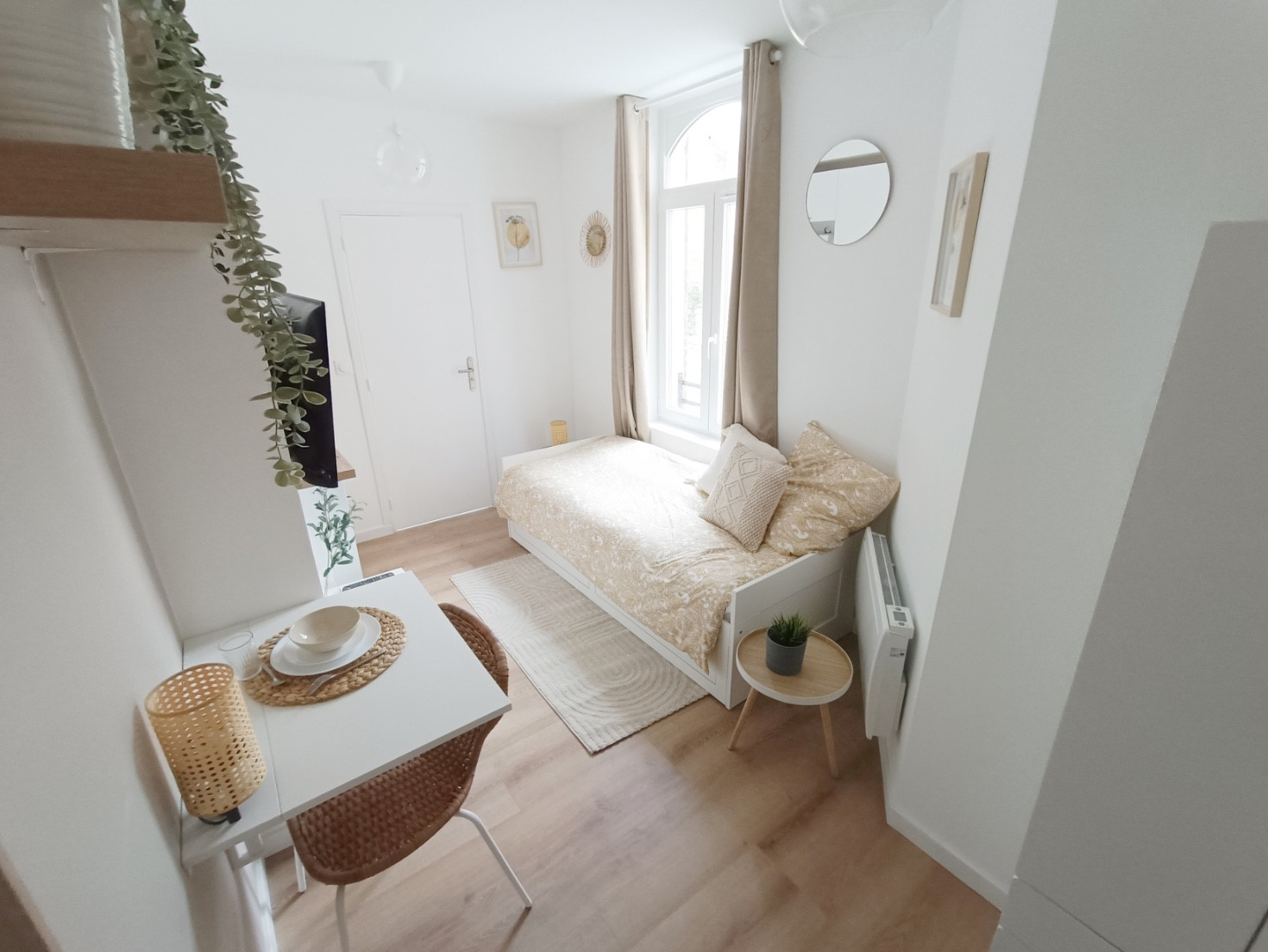 
                                                Location
                                                 Studio meublé, salle de sport Henriville