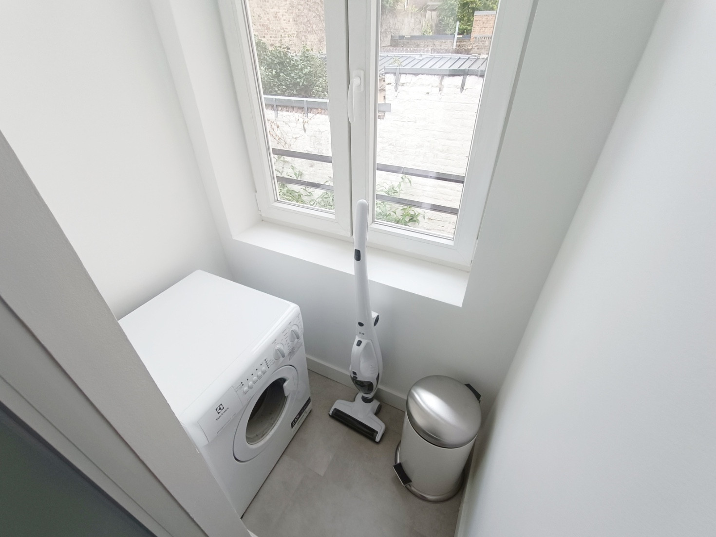 
                                                Location
                                                 Studio meublé, salle de sport Henriville