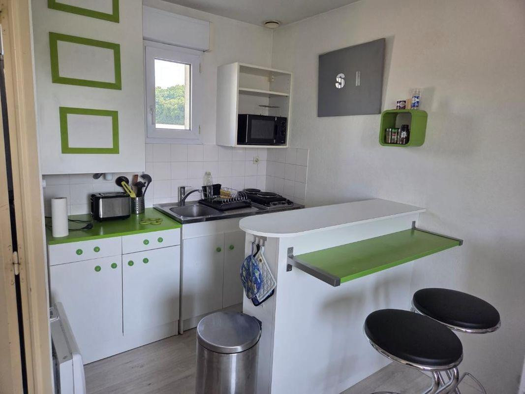 
                                                Location
                                                 Studio meublé secteur très calme avec parking